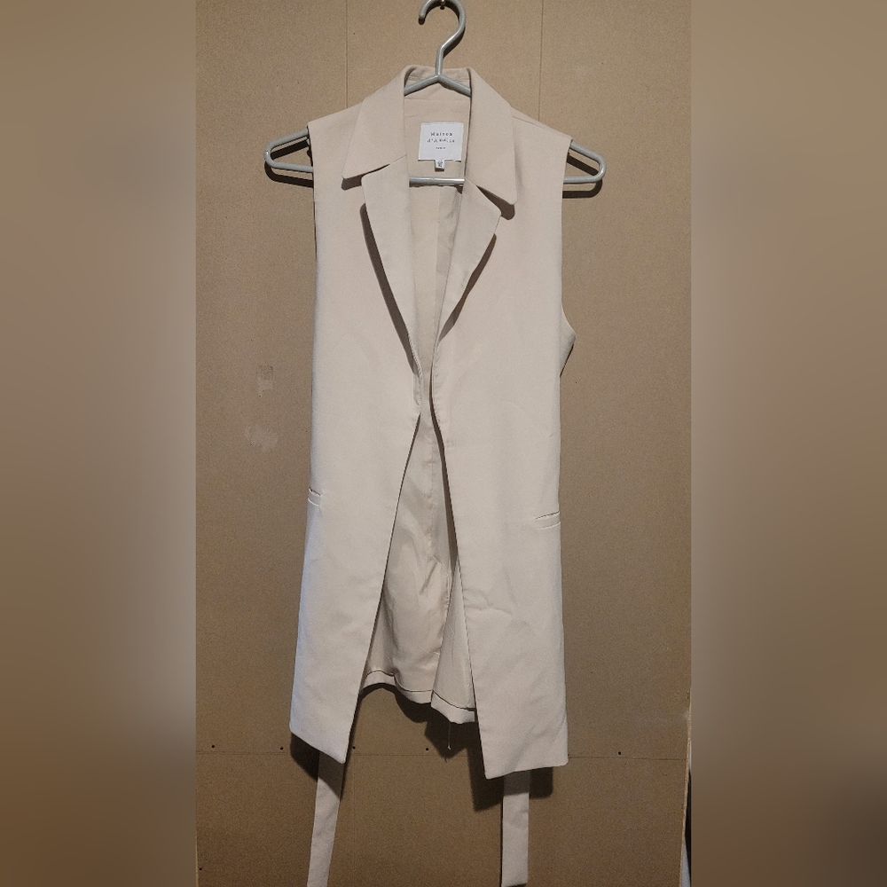 Women's Cream Sleeveless Coat